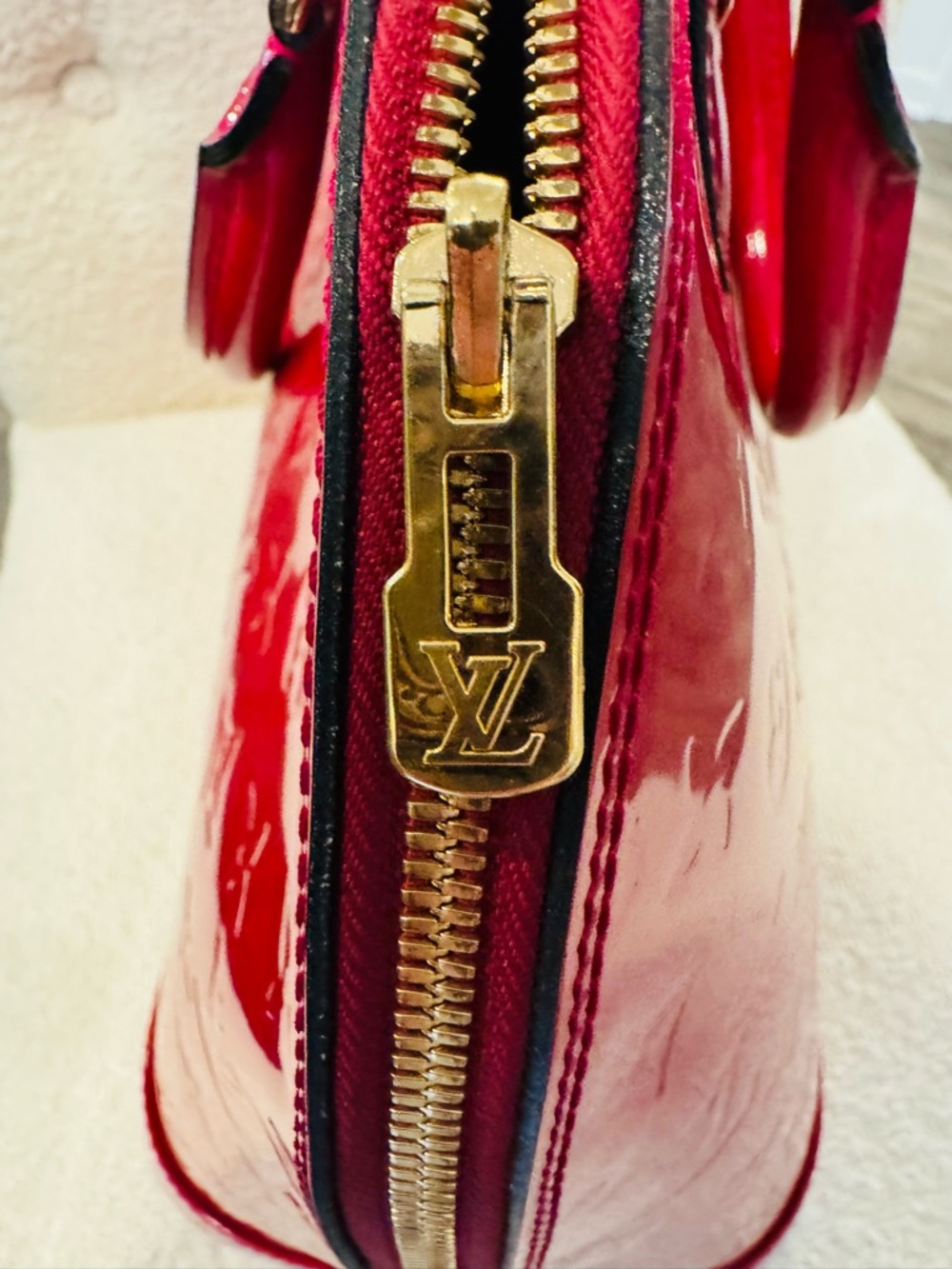 Louis Vuitton Bright Red Vernis Alma Satchel with Gold Hardware - Picture 4 of 7